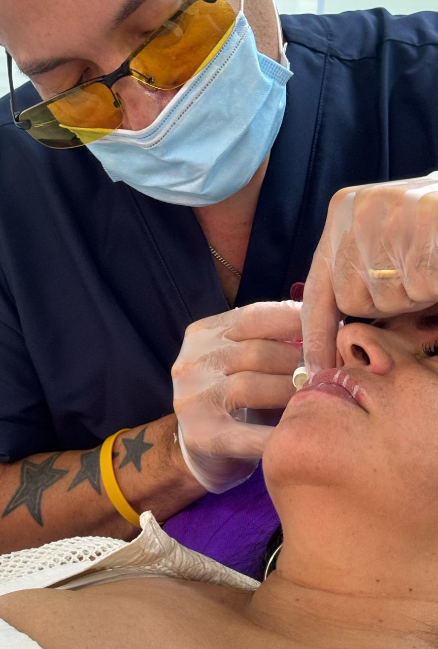 Dr. José Jiménez en consulta